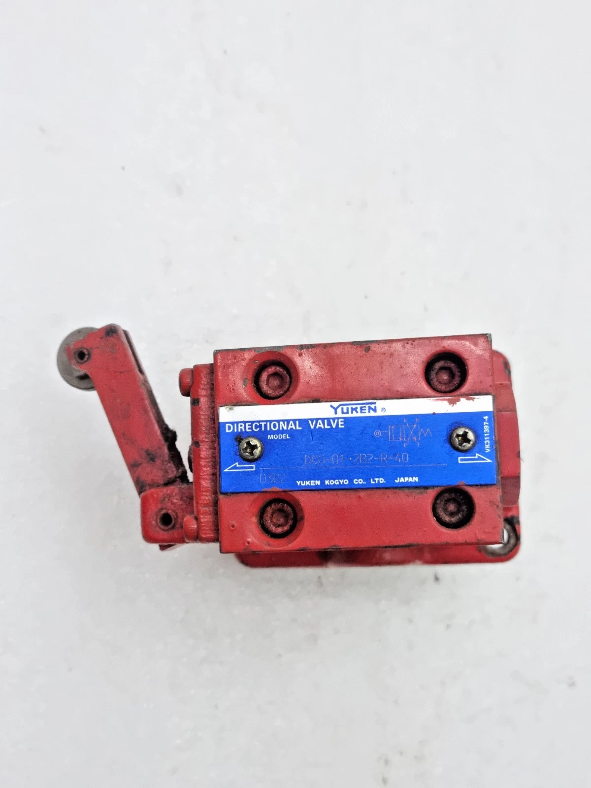 Yuken DCG-01-2B2-R-40 Directional Valve DCG012B2R40